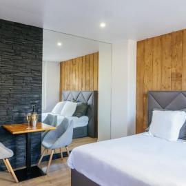 L'Oxalis villa (L'Osmanthus), Logement avec balnéothérapie privée – hotel w mieście Bullion