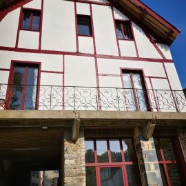La Basque - un balcon au coeur de La Gacilly โรงแรมในลา กาซิลยี