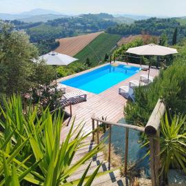 B & B Almalù, hotel u gradu Ripatransone