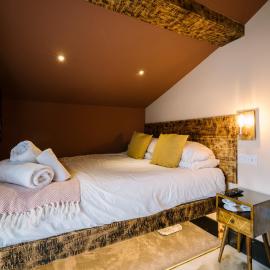Luxury Cozy Room Central Location with King Bed، فندق في ويندرمير