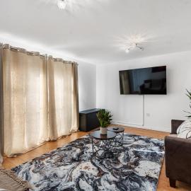 Spacious 4-Bed Home Near City Links