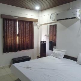 Shree Krupa Cottage โรงแรมในอลีบาก