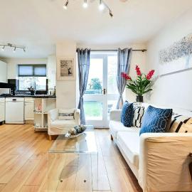 Riverside Townhouse with Private Garden
