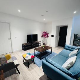 Ash Residence - Lovely 2 spacious bedrooms city centre flat with private parking