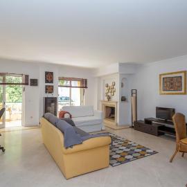 Bright, spacious 2 bedroom Apartment Near the Beach, готель у місті Пареде