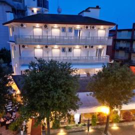 Hotel Berna, hotel v mestu Eraclea Mare
