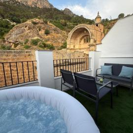 Alojamiento Jacuzzi Las Ruinas, hotel in Cazorla