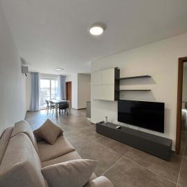 Spacious Stay 2 Bed with Terrace - by HostMT
