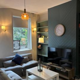 Stylish Four-Bed Haven Near Greenwich, hotel in Plumstead