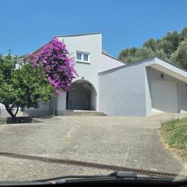 FAMILY HOUSE-VILA Mirovica, hotel en Rap
