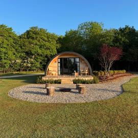 The Goose In The Woods - With Lakeside Sauna, hotel in Wellesbourne Hastings