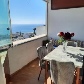 Bel appart lumineux avec vue imprenable sur la mer et la montagne, hotel a Cabo Negro