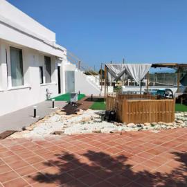 Villa Oasis Relax Piscina, Jacuzzi y Espacio para Mascotas: Santa Barbara şehrinde bir otel
