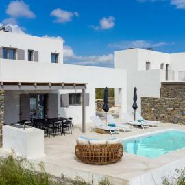 Gorgeous Villa with Sea View, hotel i Molos Parou