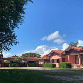 โพธิ์ทองริมทุ่ง Pothong Rimtung Hotel, khách sạn ở Fang