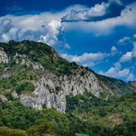 Transilvania Undiscovered - The Hobbit House, hotel in Ardeu