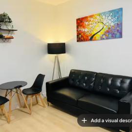 New and Modern 1 bedroom suite near beach, hotel a Surrey