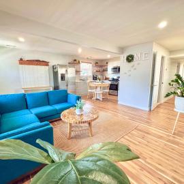 Unique Wildwood 3 BR 1,5 BA Entire House in the Heart of Wildwood!, hotel in Wildwood