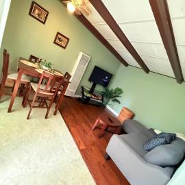 Centrally located adu, hotel u gradu Eureka