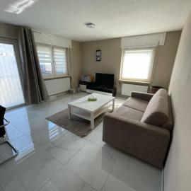 2 Zimmer Holiday Apartment in Karben mit Privatparkplatz-self Check in-15min bis Frankfurt-25min bis Flughafen, hotell sihtkohas Karben