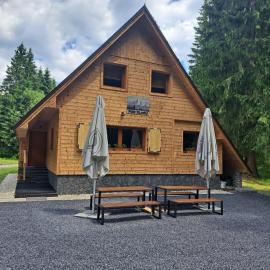 Chata Pod Dlhou veľká Podbanské โรงแรมในปรีบิลีนา