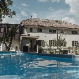 Ansitz Thierburg Suites、メラーノのホテル