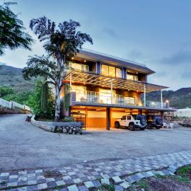 Villa Veya By VEO - Part Of StayVista, hotel di Satara