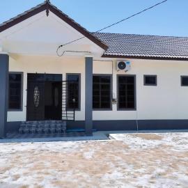 Rhuteng Homestay - Pantai Penarik