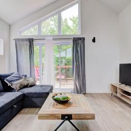 Chalet Beaulieu - Spa - Piscine - Sauna - Billard, hotel v mestu Pont-Rouge