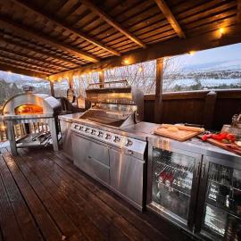 3-Country retreat with outdoor kitchen and pizza oven!, hotel in Pont Sticill