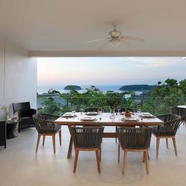 Stunning Seaview Escape - Modern and Elegant