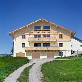 Stadlerhof Alpen- & Seeblick, hotel in Kirchanschöring