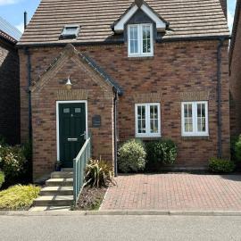 Hotdog House Filey Detached Pet Friendly Eco-House, hotel in Hunmanby