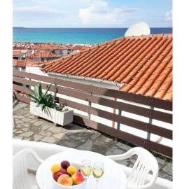 Rona Vista Suites cozy veranda