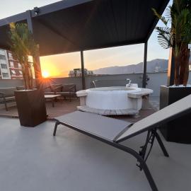 Suite Panoramic Attico con Jacuzzi Privata, hotel v destinácii Terni