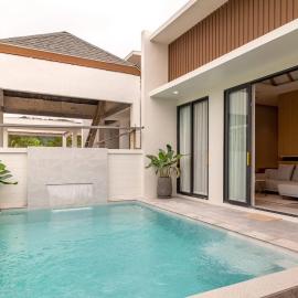 Narinsaya Airport Relax Pool Villas, hotel in Nai Yang Beach