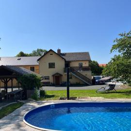 Apartmány Žlutý dům, hotel a Troskovice
