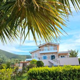 Loukissia Villa Mare、Loukísiaのホテル