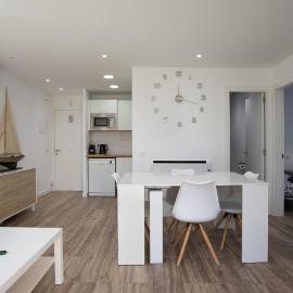 Apartament amb piscina i aparcament - Baixos amb jardinet, hotel en Calella de Palafrugell