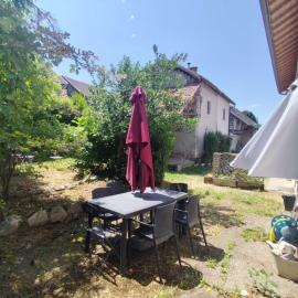 Charmante maison avec jardin au coeur du vignoble Savoyard, hótel í Jongieux