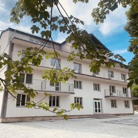 D&T Hotel, hotel em Ilʼtsya Dolishna