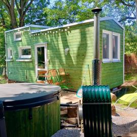 Tiny house U Jelena, hot tub, hotel in Trutnov
