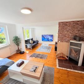 Garden Lakehouse Sauna Kamin Grill Billard Darts Modernes Ferienhaus in Seenähe mit Garten und Spielbereich: Klein Rönnau şehrinde bir otel