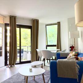 Spacious new studio and terrace, hotel in Juan-les-Pins