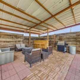 4 Mi to Museums: Roswell Getaway w/ Game Room!, Hotel in Roswell
