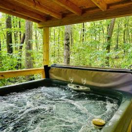 Laurelwood Luxury Cabin Hot Tub