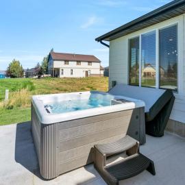 Dream Bear Lake Getaway w/ Hot Tub & Yard, hotel di Garden City