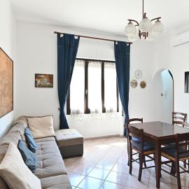 IzzHome BiHappy, hotel in Pula