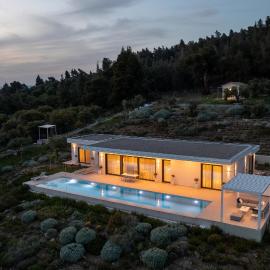 Olive Grove Suites - Villas with private pool and garden, hotel u Nikitiju