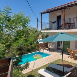 Abigails Pool House, hotel u gradu Kallirákhi